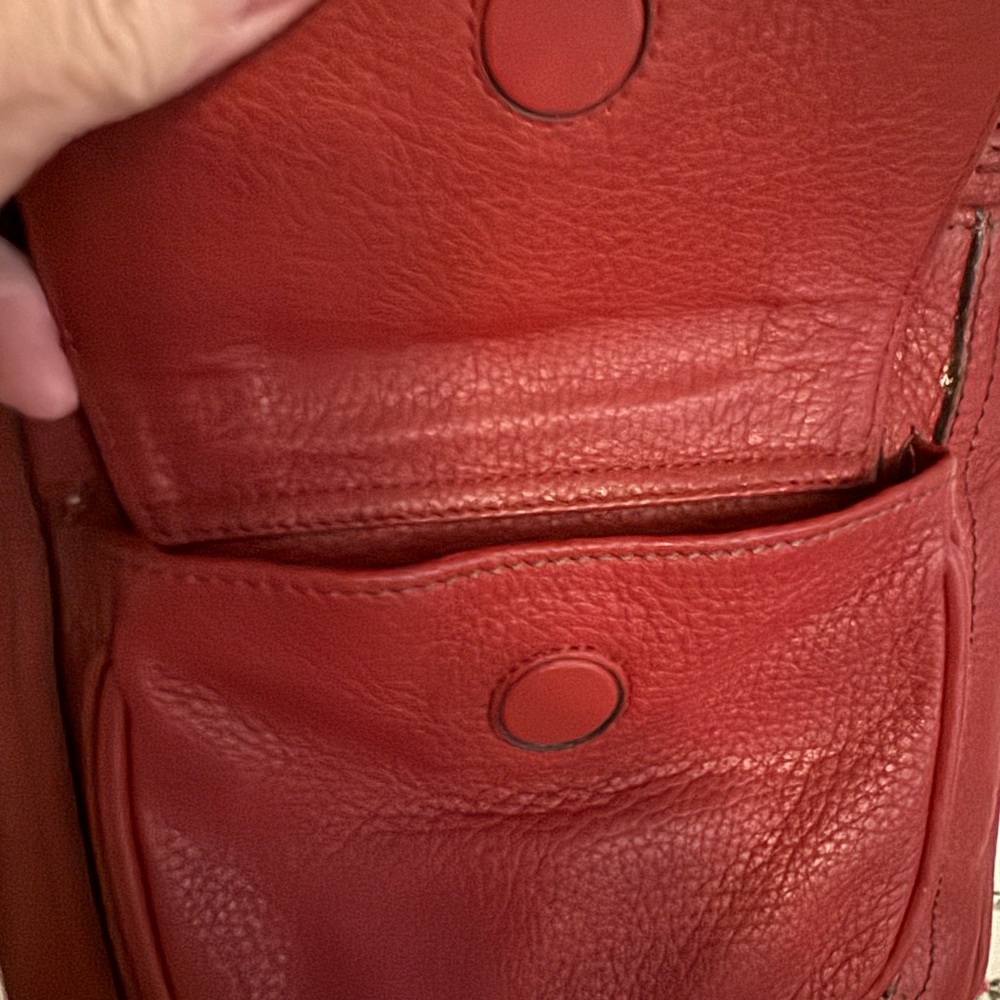 Right on Red cross body. - Picture 3 of 8